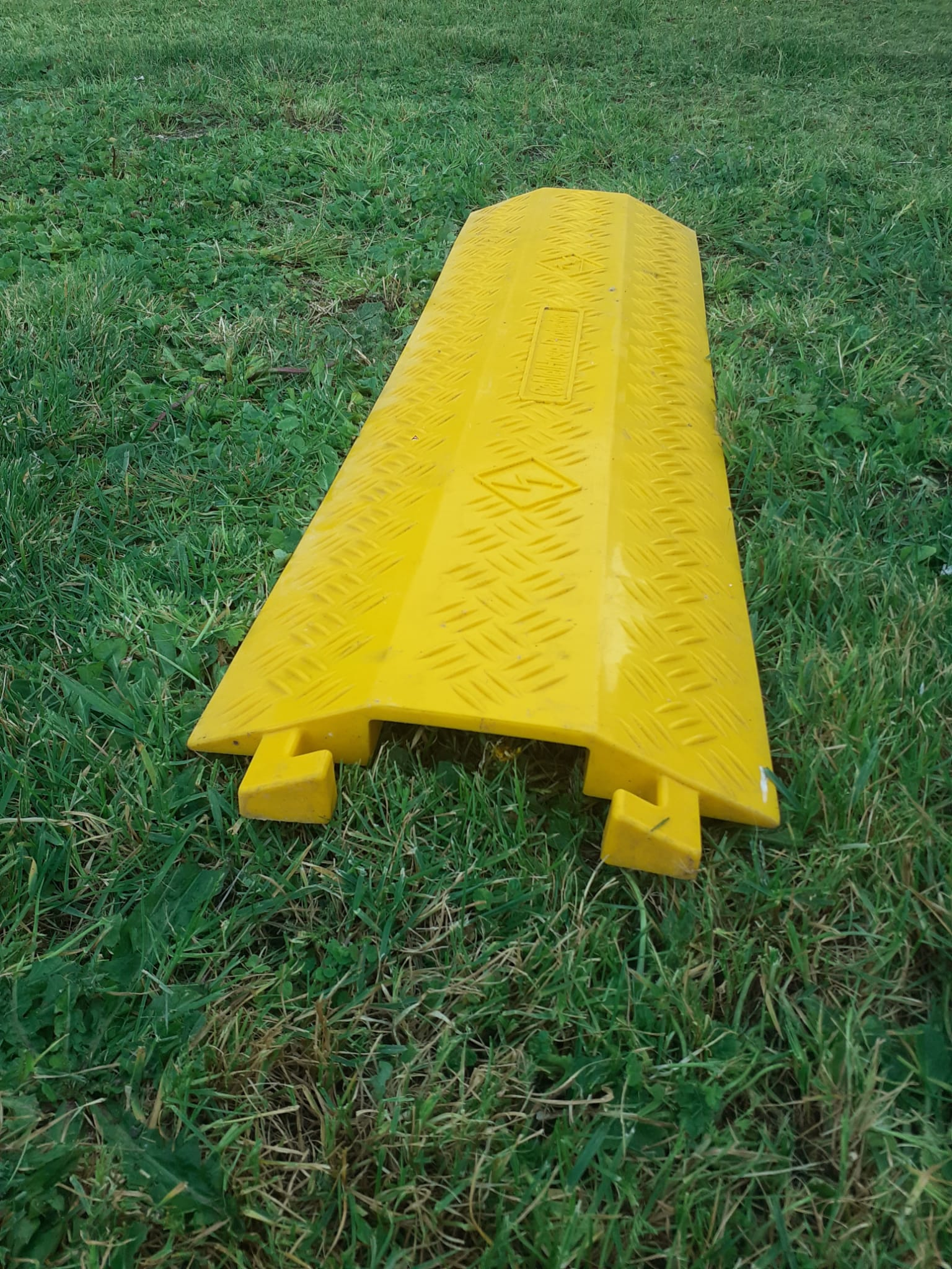 Rampe de protection câbles